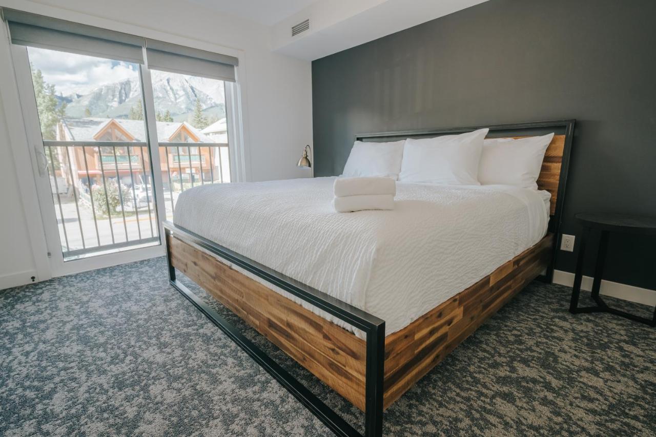 Basecamp Suites Canmore Esterno foto
