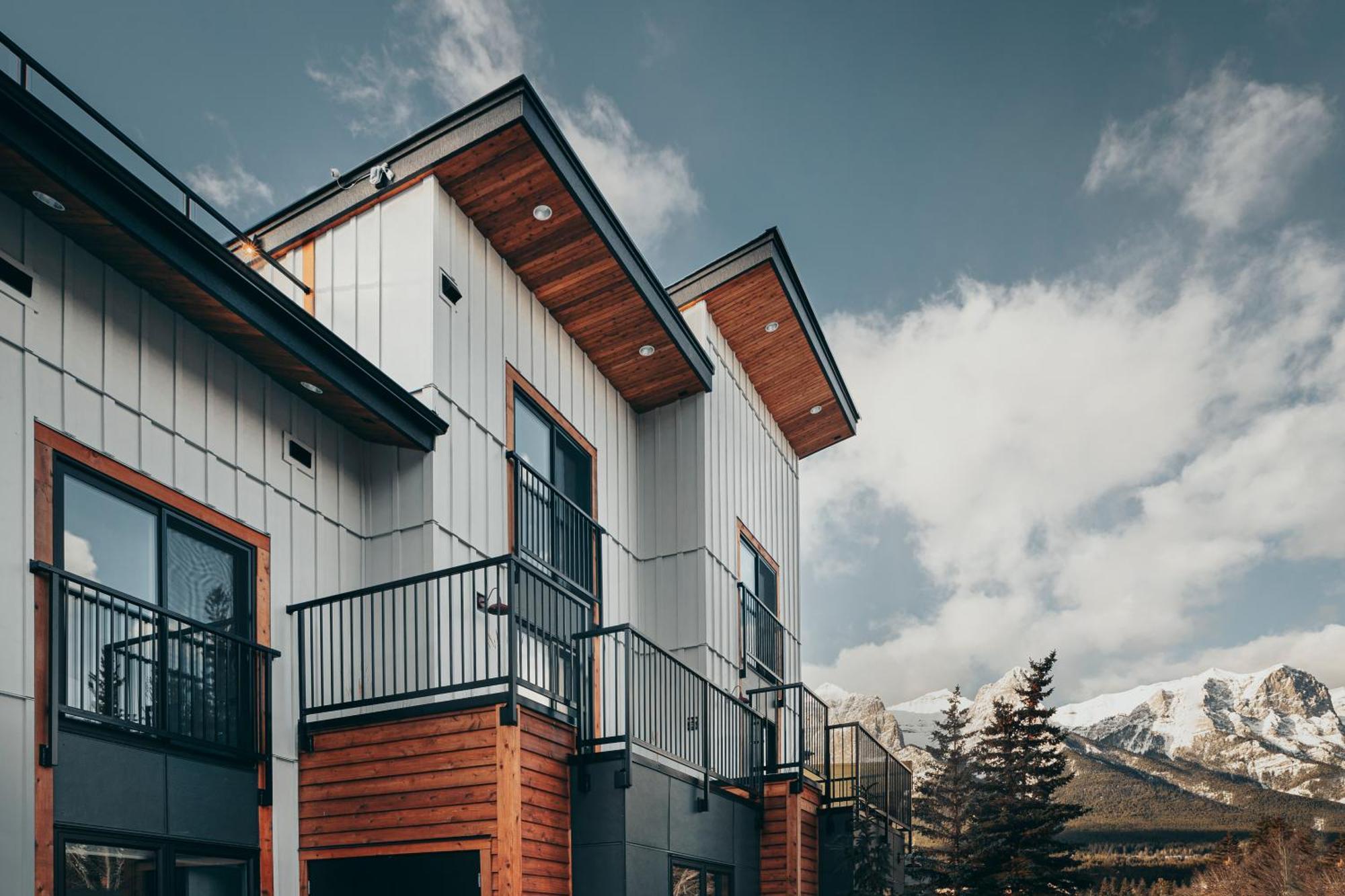 Basecamp Suites Canmore Esterno foto