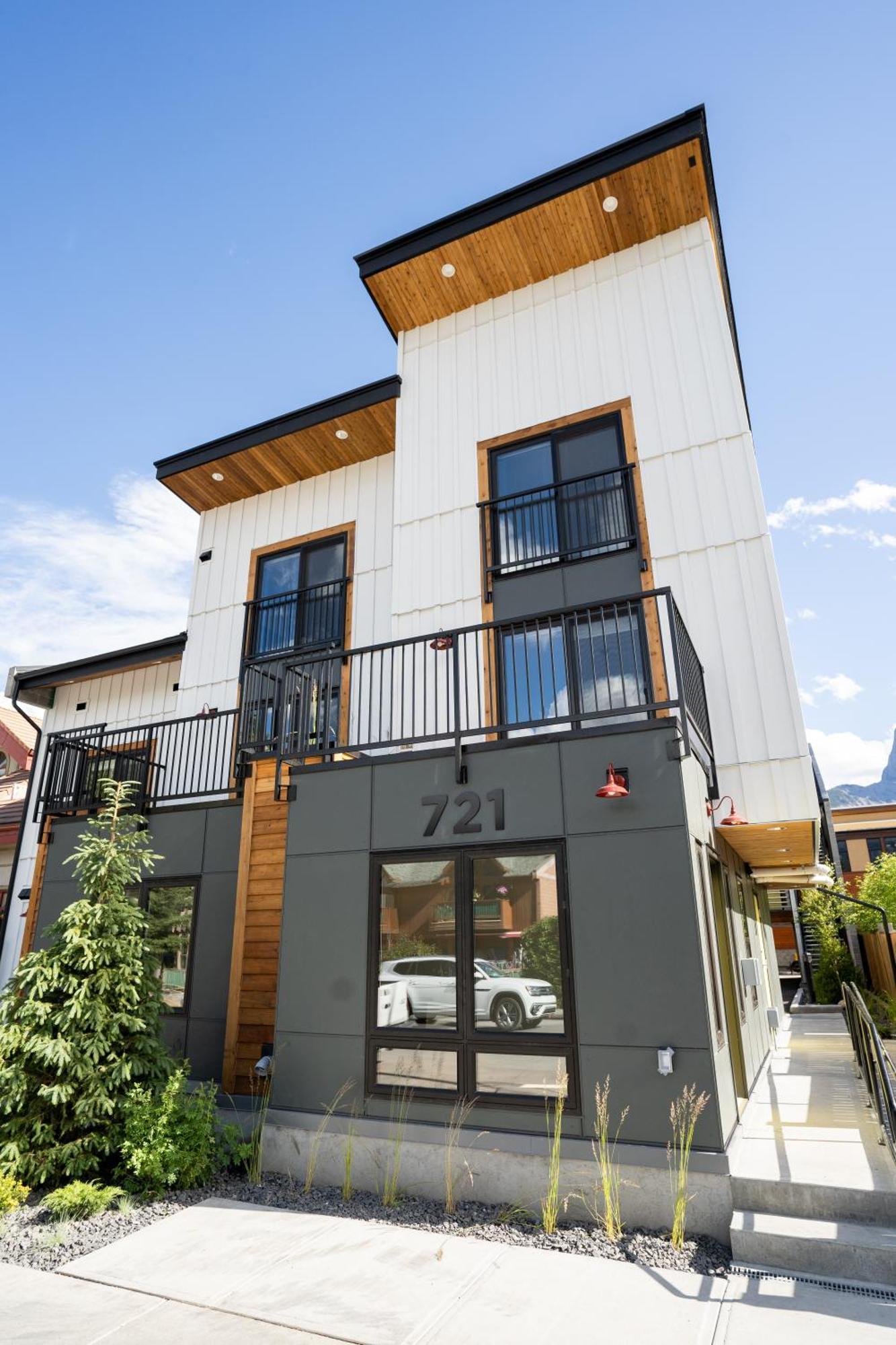 Basecamp Suites Canmore Esterno foto