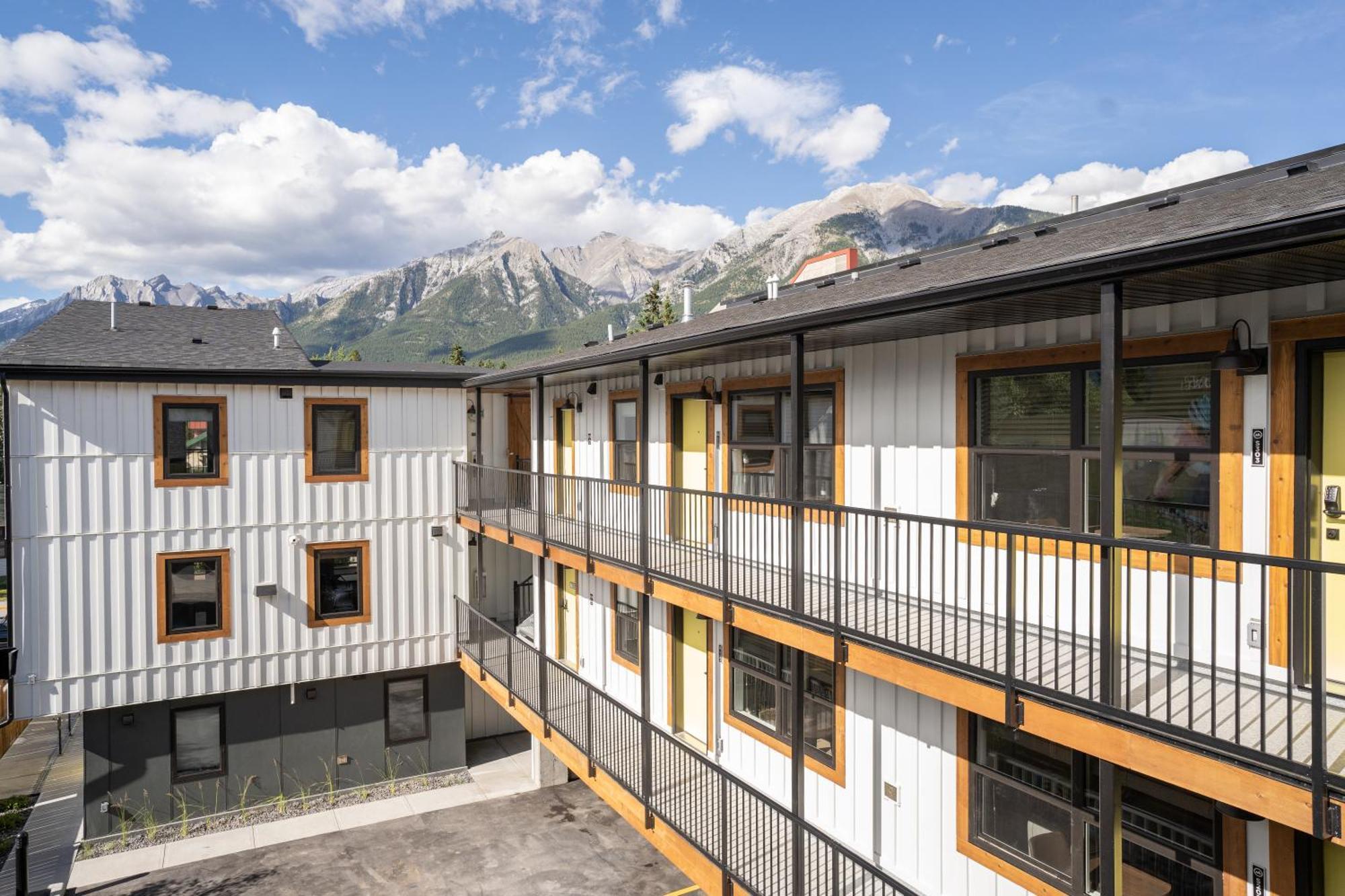 Basecamp Suites Canmore Esterno foto